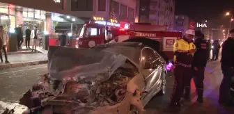 Kayseri'de Lüks Otomobilin Alev Aldığı Trafik Kazası: 4 Yaralı