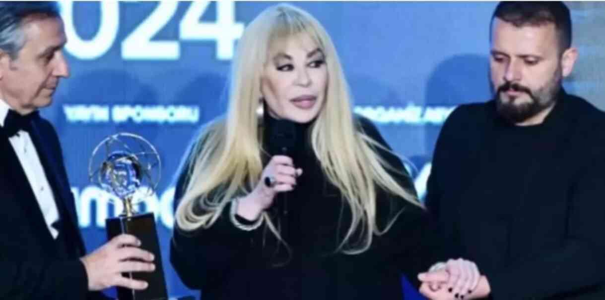 Zerrin Özer'in sağlık durumu nasıl? Şarkı Zerrin Özer'in hastalığı nedir? Zerrin Özer'in sağlık durumu nasıl? Şarkı Zerrin Özer'in hastalığı nedir?