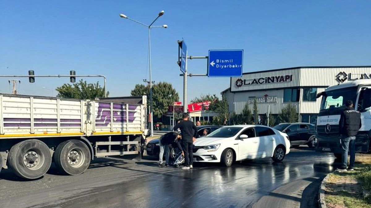 Batman'da Otomobil ile Tır Çarpıştı: 1 Yaralı