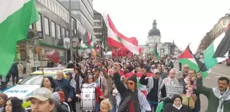 Stockholm'de Binlerce Kişi İsrail'in Saldırılarını Protesto Etti