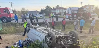 Sakarya'da Takla Atan Otomobilde 3 Yaralı