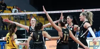 VakıfBank, Sarıyer Belediyespor'u 3-0 Mağlup Etti