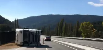 Amasya'da Tır Devrildi: Sürücü Yaralandı