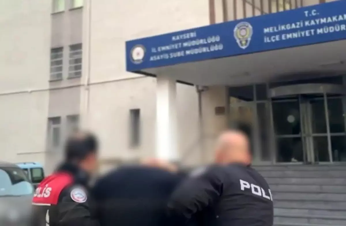 Cezaevi Firarisi Motosikletli Polisler Tarafından Yakalandı