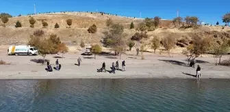 Hazar Gölü'nde Çevre Temizliği Yapıldı