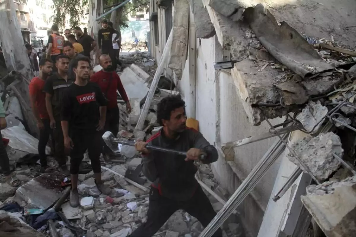 İsrail Hava Saldırısında 9 Filistinli Hayatını Kaybetti