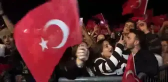 BURSA Bursa'daki Cumhuriyet Bayramı konserinde Emir Can İğrek sahneye çıktı