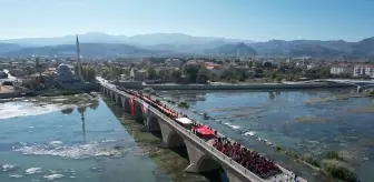 Osmancık'ta Cumhuriyet Bayramı Coşkusu: 101 Metre Uzunluğunda Bayrak Yürüyüşü