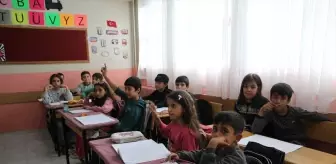 Eğlenceli Eğitim Yöntemleriyle Öğrencilerini Geleceğe Hazırlıyor