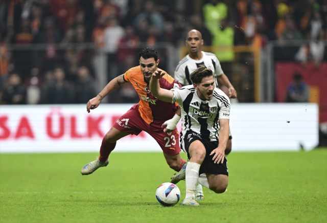 Galatasaray defeated their eternal rival Beşiktaş 2-0