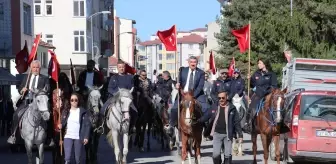 İstiklal Yolu'nu at sırtında geçtiler