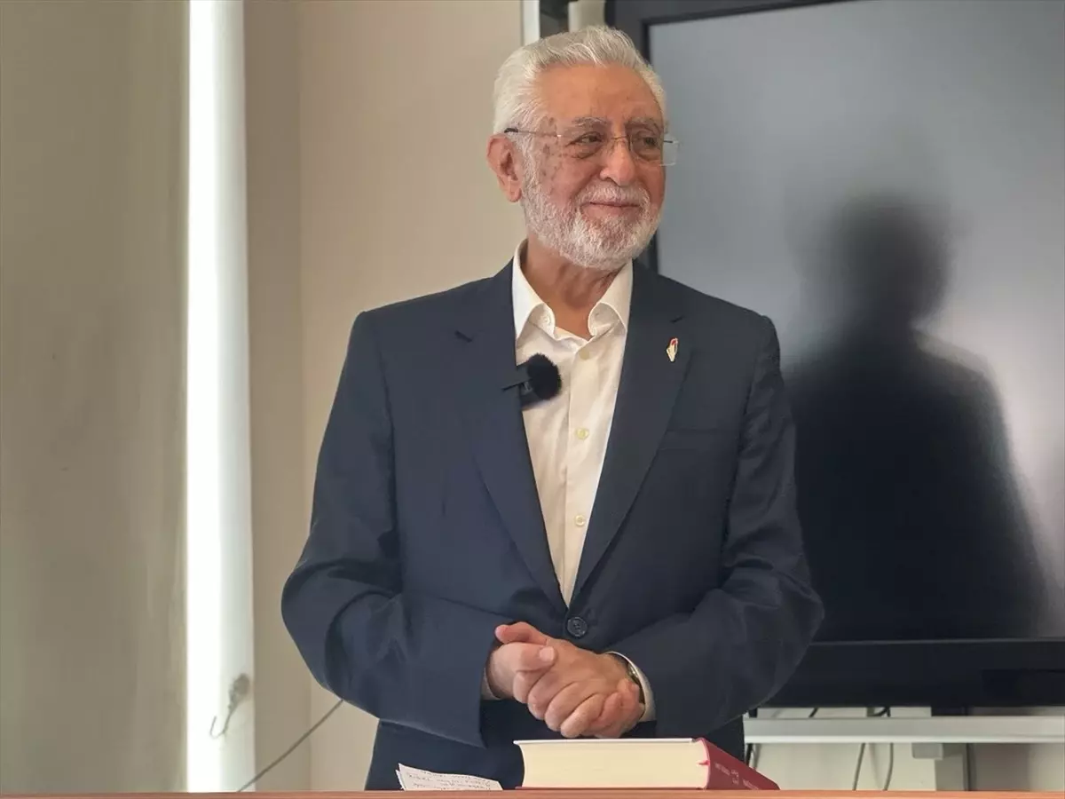 Prof. Dr. Ahmet Ağırakça'nın "Rasulullah'ın Gölgesinde" çalışması okurla buluştu