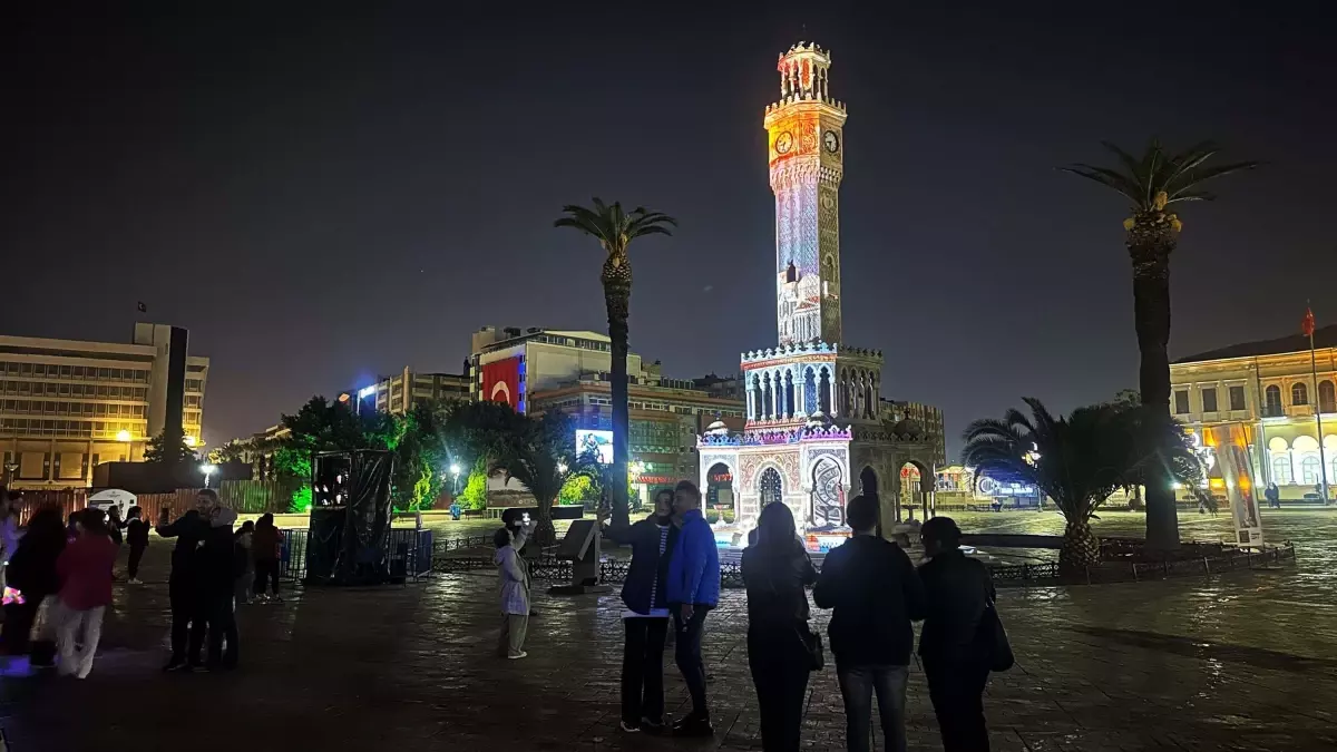 İzmir Saat Kulesi'nde 'Zamanın Hüneri' Dijital Sanat Gösterisi