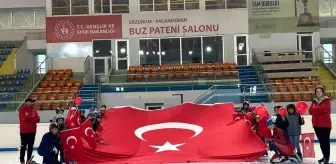 Erzurum'da Sürat Pateni Sporcuları Cumhuriyet Bayramı'nı Kutladı