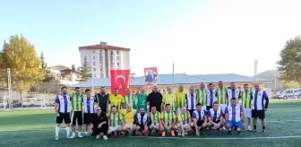 Çorum İskilip'te eski futbolcular gösteri maçı yaptı