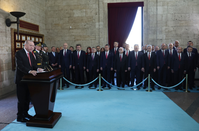 Erdoğan, Anıtkabir Özel Defteri'ni imzaladı: Vatanımızın bekasını korumak için her türlü tedbiri alıyoruz