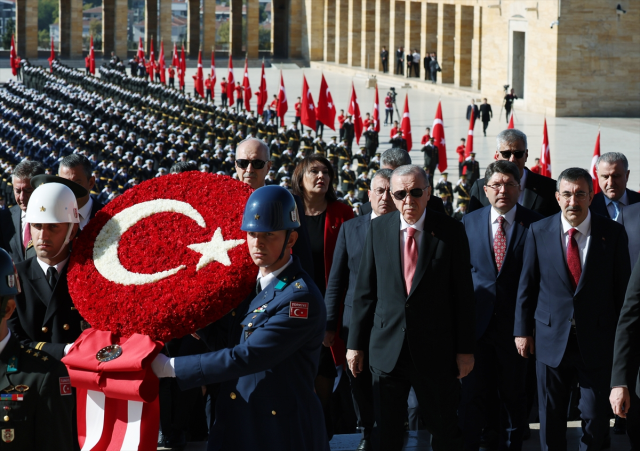 Erdoğan, Anıtkabir Özel Defteri'ni imzaladı: Vatanımızın bekasını korumak için her türlü tedbiri alıyoruz