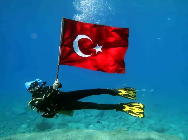 Republic Day Celebrated Underwater in Fethiye