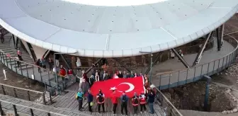 Şanlıurfa'da 29 Ekim Kutlaması: Doğaseverler Göbeklitepe'ye Yürüdü