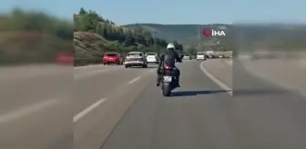 Motosiklet Üzerinde Dans Eden Sürücü Trafik Kurallarını İhlal Etti