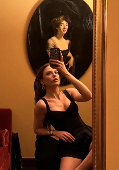 Serenay Sarıkaya rocked the gala in New York, her outfit became a sensation