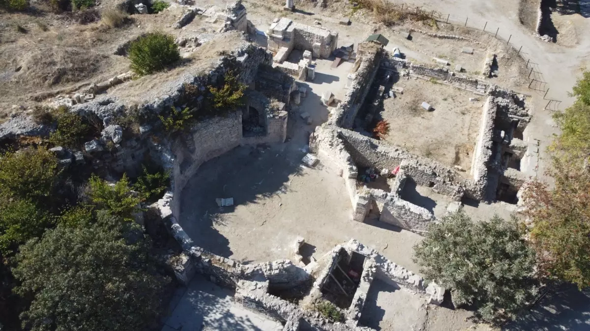 Çanakkale'deki Antik Kentte Tarihi Mekan Açığa Çıkarıldı