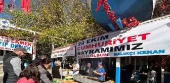 Balıkçı Kenan, Cumhuriyet Bayramı'nda Ücretsiz Balık Ekmek İkram Etti