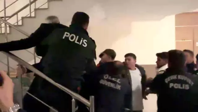 The courthouse was chaotic during the trial of Kerem Kınık's daughter