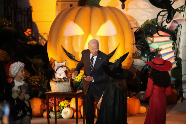 U.S. President Biden pretended to bite three babies at the White House Halloween party