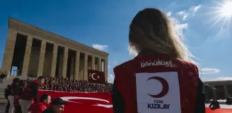 Türk Kızılay Gönüllüleri Anıtkabir'de Cumhuriyet'i Kutladı