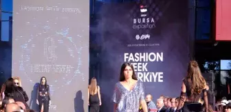 Bursa'da Moda Rüzgarı: 17. Defile Organizasyonu Gerçekleştirildi