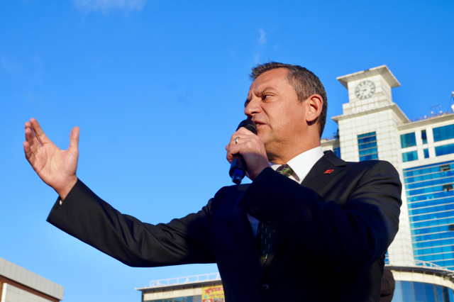 CHP ve DEM Parti, Esenyurt'ta Ahmet Özer için ortak miting düzenledi