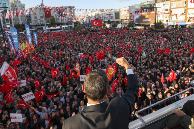 CHP ve DEM Parti, Esenyurt'ta Ahmet Özer için ortak miting düzenledi