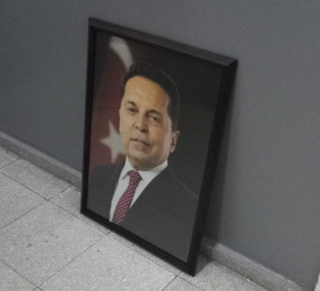 The trustee's first move was to remove Ahmet Özer's photos from the wall and hang the Turkish flag