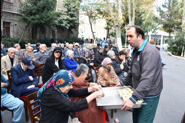 Sweet conversation from Mahizer and a mini concert from Züleyha