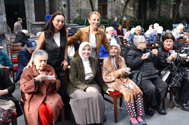 Sweet conversation from Mahizer and a mini concert from Züleyha