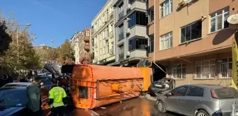 Bayrampaşa'da Yol Bakım Aracı Kazası: 3 Yaralı