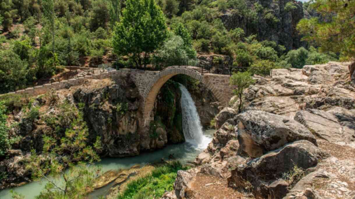 Clandras Köprüsü nerede, nasıl gidilir? Clandras Köprüsü ile Uşak arası kaç km?