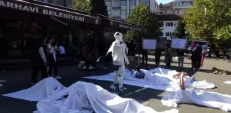 Arhavi'de Üniversite Öğrencilerinden Kefenli Protesto