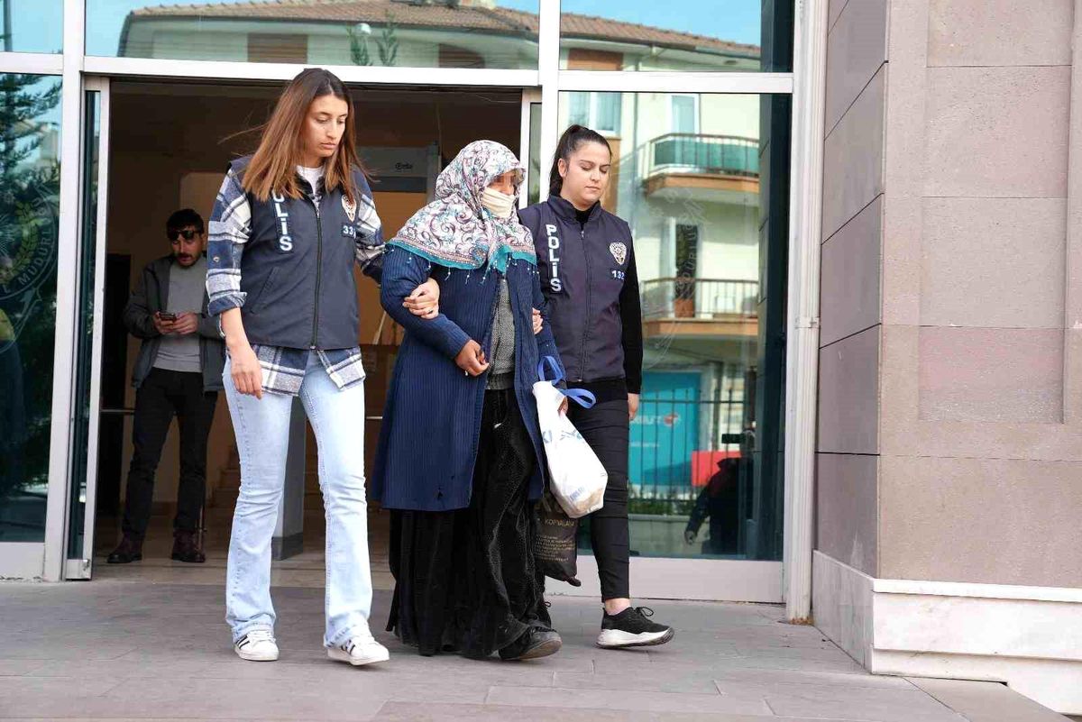 Ankara'da Dilenci Kadın Yakalandı: Çöpten Yemek Toplama Yoluyla Dolandırıcılık
