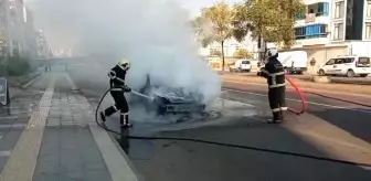 Diyarbakır'da Seyir Halindeki Otomobil Yangın Çıkardı