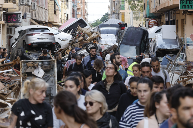 The death toll from the flood disaster in Spain has risen to 211