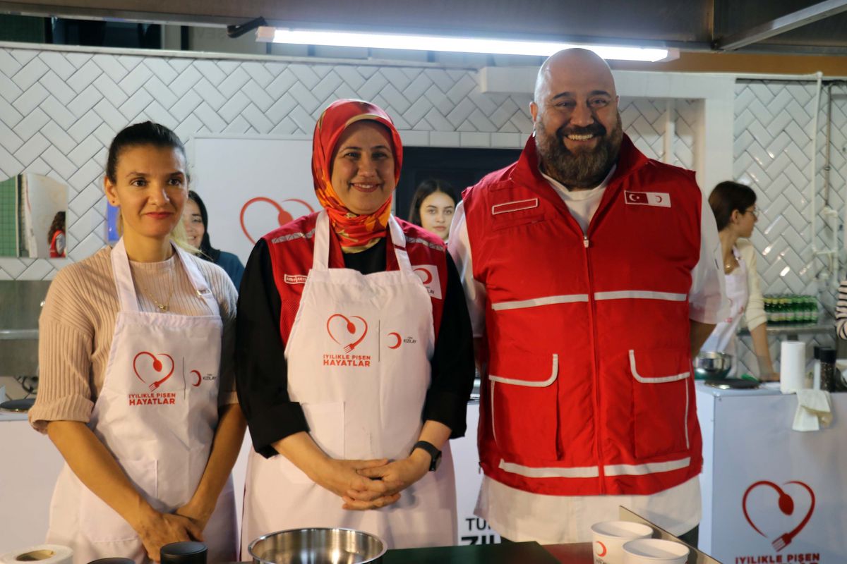 Türk Kızılay'dan Depremzedelere Aşçılık Eğitimi
