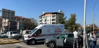 Gebze'de Pikap ve Otomobil Çarpıştı, 9 Yaşındaki Çocuk Yaralandı