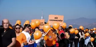 İzmir'de Lösemili Çocuklar Haftası Kortej Yürüyüşü Düzenlendi