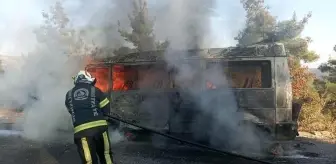 Denizli'de Seyir Halindeki Minibüs Alev Alev Yandı