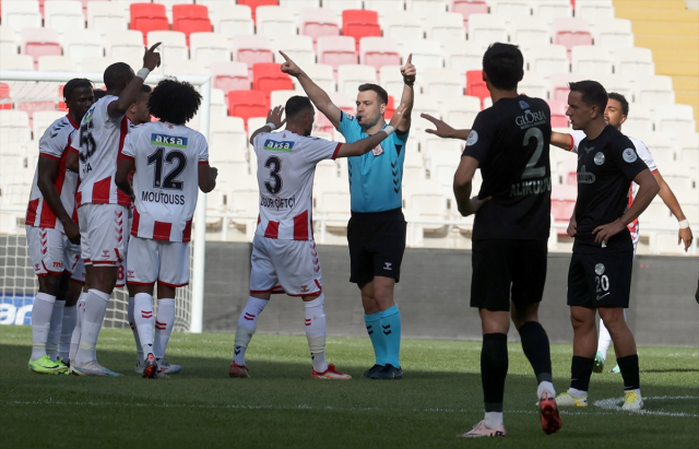 Sivasspor defeated Çaykur Rizespor 2-1