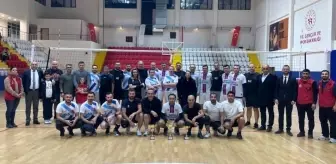 Cumhuriyet Voleybol Turnuvası'nın Şampiyonu İlçe Emniyet Müdürlüğü