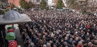 Yangında Hayatını Kaybeden Üç Kişi Toprağa Verildi