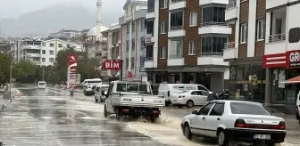 Gerze'de Sağanak Yağış Trafiği Olumsuz Etkiledi